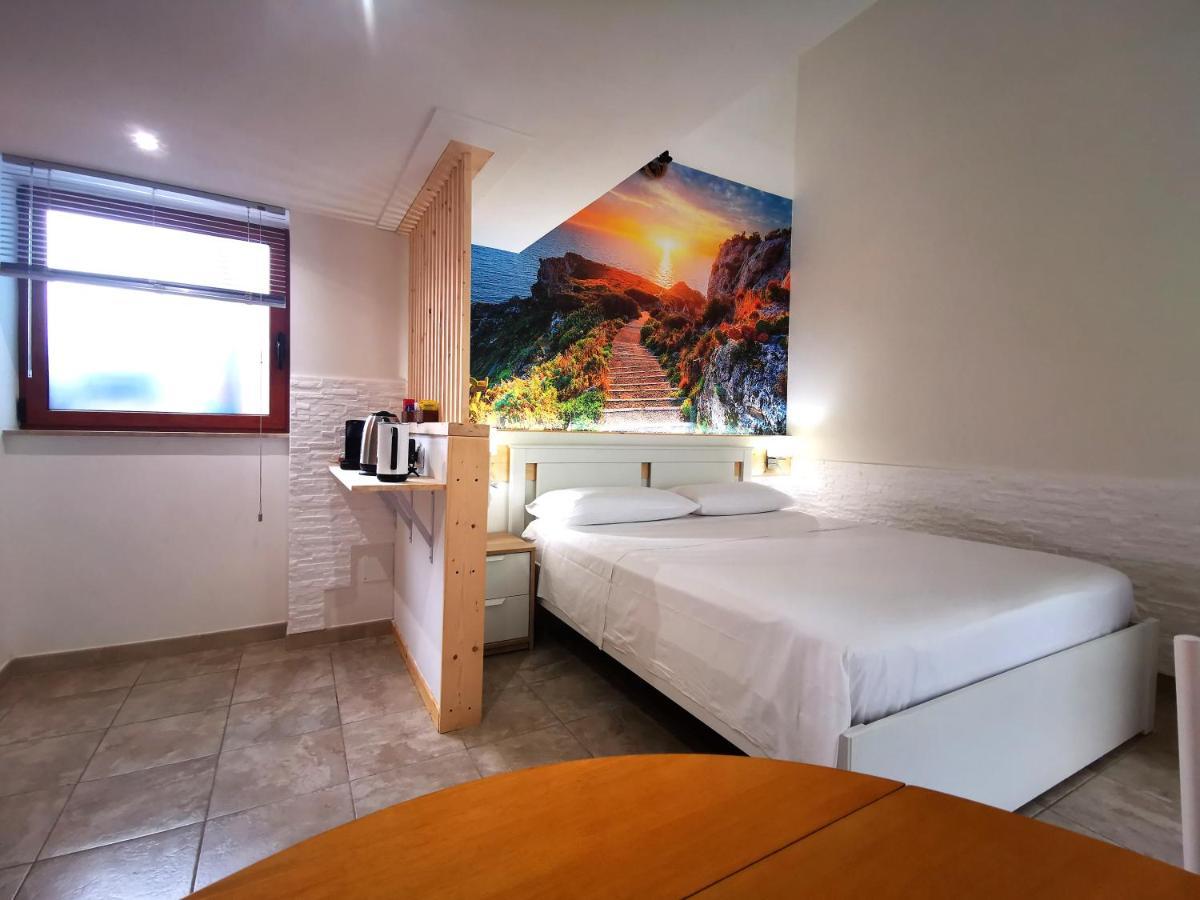 Guru House B&B Apartments Μιλάτσο Εξωτερικό φωτογραφία