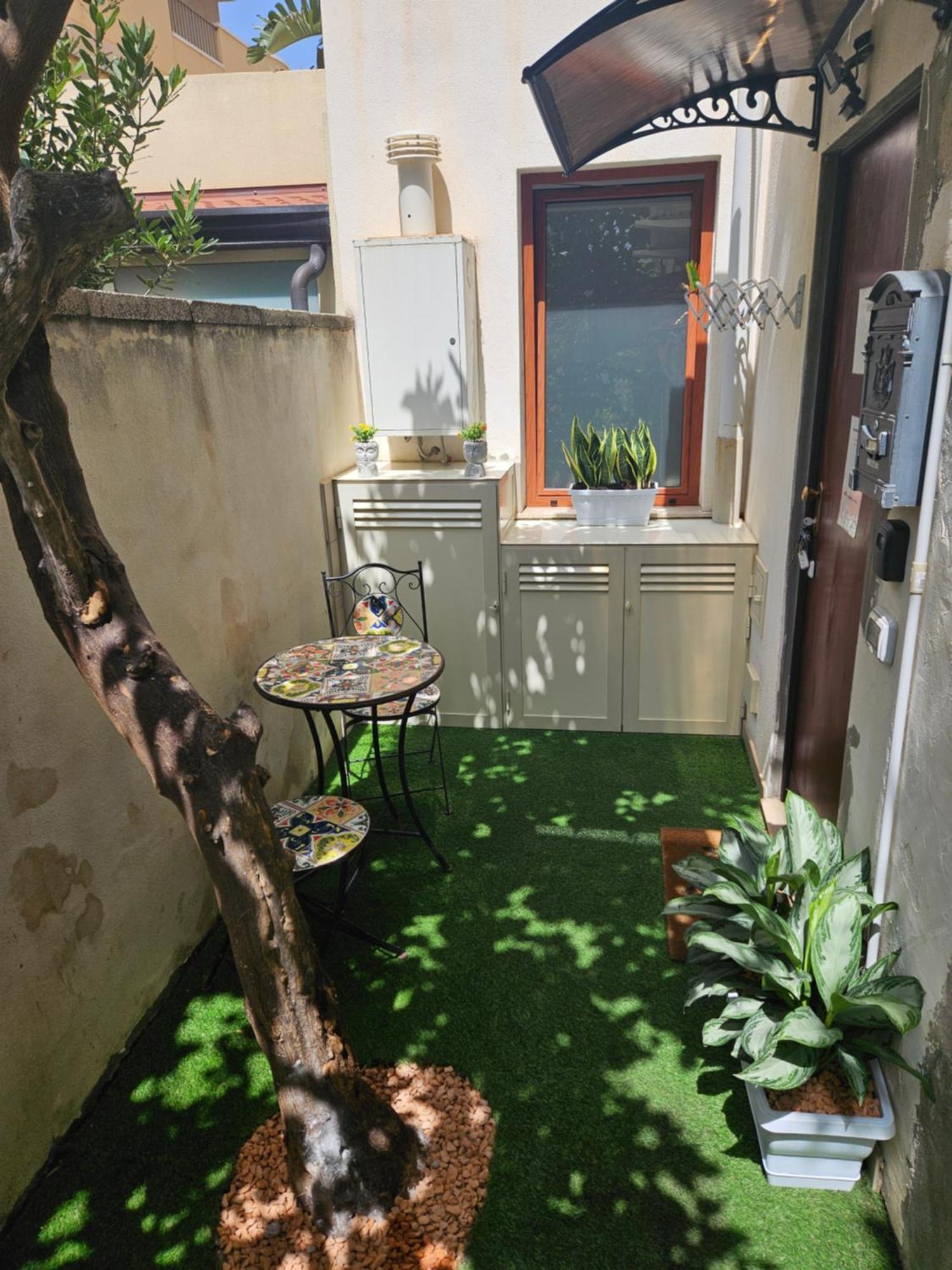 Guru House B&B Apartments Μιλάτσο Εξωτερικό φωτογραφία